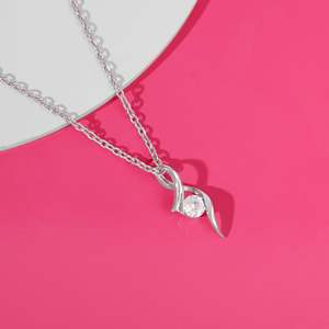 Cadena de eslabones colgantes de cobre chapados en oro con brillo elegante de plata con formas de letras de números de corazón perla de diamante religiosa para fiesta - Product Image 1