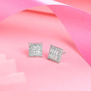 Pendientes Clásicos Alva con Diseño Geométrico de Flor en Plata, con Circonita y Perla Corte Princesa, para Bodas, Aniversarios, Fiestas y Regalos - Product Image 2