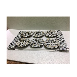 Juego de posavasos con incrustaciones de nácar de calidad superior con bandeja a juego para servir té, café y bebidas de La India - Product Image 1