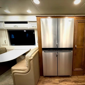 PROVEEDOR DE Autocaravana diésel usada Jayco Embarcada Clase A 39 BH del año 2022 - Product Image 4