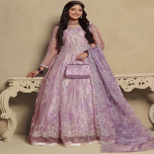 Soldes Exceptionnelles : Ensemble Lehenga Choli Prêt-à-Porter Original Motis Fashion pour Femmes Indiennes et Pakistanaises, Tenue de Soirée en Organza - Product Image 3
