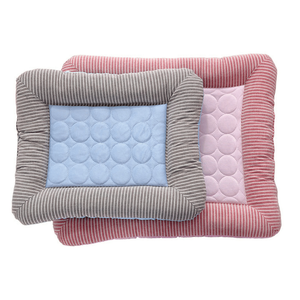 Cama para Perros y Gatos Lavable a Máquina, de Seda de Hielo Refrescante, Rectangular XL, con Diseño de Rayas, para un Sueño Cómodo de Animales Pequeños - Product Image 4