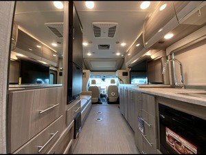 CLEAN CHEAP MOTORHOME RV CAMPER NUEVO 2023 THOR COMPASS 23TE Luxury MOTORHOME Usado para acampar - Product Image 3