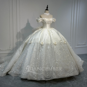 ชุดแต่งงาน XS268 ดีไซน์คอเสื้อแบบ Boat Neck ประดับพู่ห้อยและดอกไม้ 3 มิติ ผ้าซาตินและผ้าทูลล์ - Product Image 2