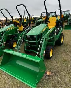 Tractor John Deere 1025R de 24 HP HST Usado y Nuevo con Cargador y Pala en Venta - Product Image 6