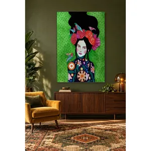 Fida Femme avec couronne de fleurs et oiseaux sur fond vert, impression sur toile - Product Image 3