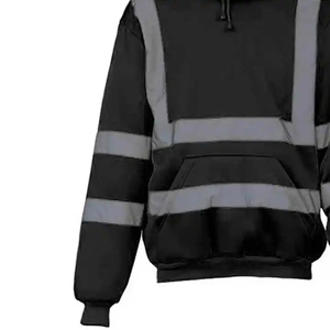 Veste de sécurité de couleur noire offrant une visibilité éclatante, un tissu durable, un port confortable et un design réfléchissant pour une utilisation active au travail - Product Image 4