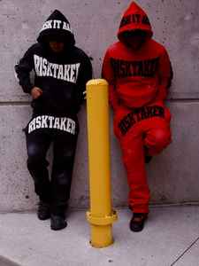 ชุดวอร์มกางเกงวอร์มขายาวและมีฮู้ดสำหรับผู้ชายชุดเสื้อผ้าแนวสตรีทผ้าปะติดแบบออกแบบได้ตามต้องการ - Product Image 4