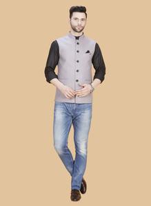 Chaleco de Negocios Gris de Lujo y Calidad Premium para Hombre, para Trajes, Ropa de Oficina y Eventos Especiales, Disponible al Mejor Precio - Product Image 2