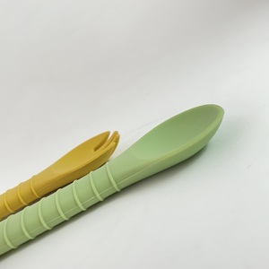 Juego de tenedor y cuchara de silicona para bebés, utensilios de alimentación para niños pequeños de calidad alimentaria, punta suave, fácil de limpiar - Product Image 4