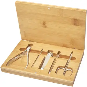 Ensemble de lime à ongles pour manucure et pédicure de 6 pièces Pince à cuticules Nettoyeur d'ongles Outil de pointage pour ongles Ciseaux à cuticules Pince à épiler - Product Image 1