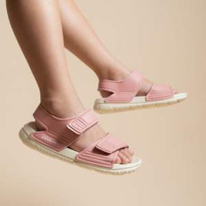 Calzado de Alta Gama y Lujo con Parte Superior Sintética, Suela de Cuero Sintético, Entresuela de EVA, Hecho a Mano en Java Central, Indonesia - Product Image 5