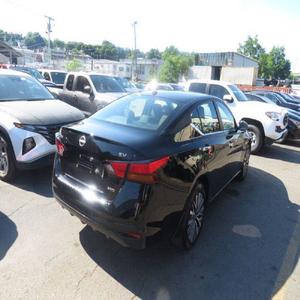 Nissan Altima 2023 en parfait état - Product Image 3