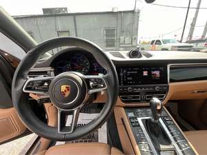 Pre-d'occasion Clean 2021 Porsch-e macan - Product Image 2