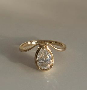 Anillo de Compromiso de Oro Sólido de 18K para Mujer con Diamante Corte Pera, Engaste Romántico de Puntas, Forma de Gota de Agua, Joyería Fina - Product Image 3