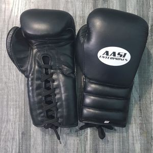 Guantes de Boxeo Deportivos AASI ENTERPRISES AE-786 de Cuero de Calidad con Correa Marrón y Negra para Uso en las Cuatro Estaciones, Detección de Agujas en la Muñeca - Product Image 4