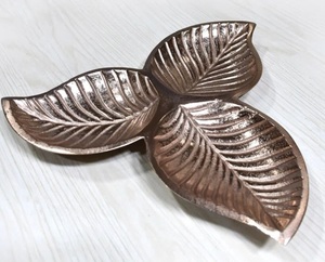 Bandeja de Aluminio para Servir, 1.0 H x 9.0 W x 9.0 D en Rosa/Amarillo, Aluminio en Marrón |   8.26" de ancho x 8.26" de largo x 0.98" de alto - Product Image 4