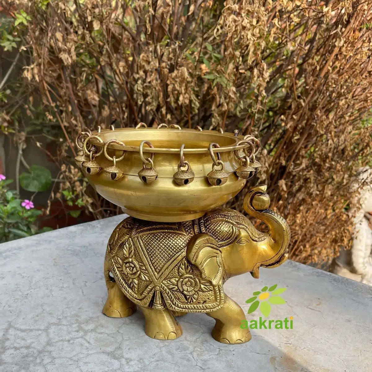 寺院の家の装飾の花瓶にHurriの素晴らしい追加と真鍮のアンティーク仕上げの象の置物の像の彫刻