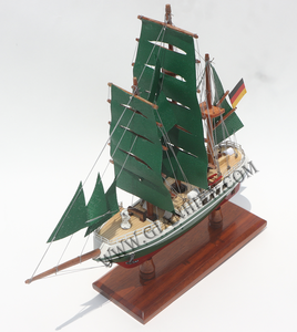 Gia Nhien Fabricant Approuvé Conception Personnalisée Bas quantité minimale de commande ALEXANDER VON HUMBOLDT MODÈLE GRAND VOILIER HAUTE QUALITÉ Artisanat maquette de bateau - Product Image 2