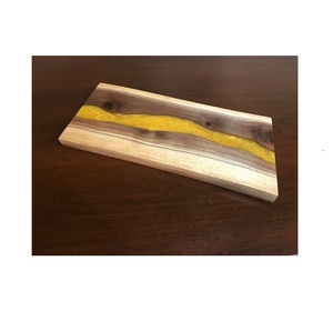 Planche à découper de cuisine en bois-résine jaune Bloc à découper élégant pour servir et préparer les aliments - Product Image 1