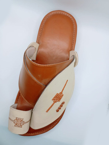 Zapatillas árabes de alta calidad al por mayor para hombre, sandalias árabes saudíes Chappal árabe, cuero PU hecho a mano, logotipo personalizado para hombre - Product Image 3