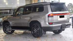 CLEAN 2024 L e x u s GX GX550 Luxe 3.5L SUV 4X4 Conduite à droite - Product Image 2