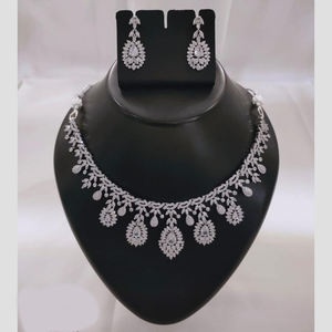 Ensemble ras du cou et collier en diamant américain plaqué argent à la mode, parfait pour les fiançailles, les réceptions et les festivals - Product Image 4