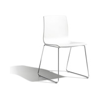 Chaise empilable en technopolymère avec base en métal peinte chrome ou anthracite pour restaurant, café, hôtel, fabriquée en Italie