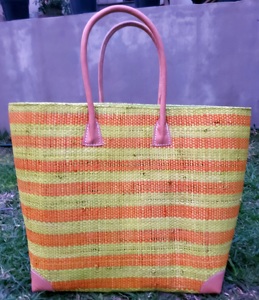 Cesta de Compras MADAGASCAR Extra Grande (Rafia Tejida), Esquinas Reforzadas, Asas Largas de Cuero, Cierre de Cordón, Personalizable - Product Image 6