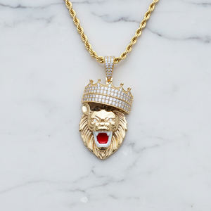 Pendentif unisexe en argent sterling fait main avec émail tendance en forme de couronne, serti de moissanite VVS de qualité brillante en 3D en forme de visage de lion glacé - Product Image 1