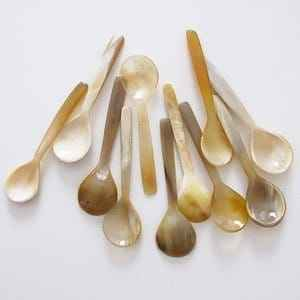 Juego de Cucharas de Té de Cuatro Piezas Hechas a Mano, Estilo Clásico Premium, Ecológicas, de Cuerno de Búfalo y Vaca, para Hotel, Restaurante, Hogar y Bodas - Product Image 3