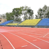 Racetrack Grandstand Stadium avec des chaises confortables pour les événements d'athlétisme
