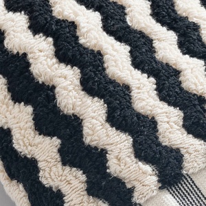 Pompom Zigzag Türkisches Handtuch Schwarz & Weiß, 17x38 Zoll - Product Image 4
