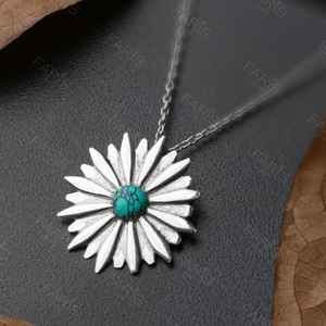 Elegante Collar Hecho a Mano con Diseño Floral, Colgante de Piedra Turquesa para Mujer, Engaste de Bisel Chapado en Oro, Joyería de Plata de Ley - Product Image 4