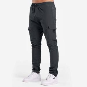 Pantalon cargo élégant en polyester pour hommes avec matériau respirant et coupe confortable pour une utilisation toute la journée - Product Image 2