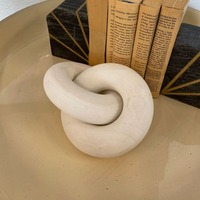 Chaîne en bois sculptée à la main écologique avec nœud en bois pour étagère, bureau et table basse
