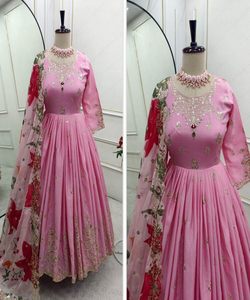 FEBULEUX SATIN SOIE IMPRESSION NUMÉRIQUE SÉQUENCE TRAVAIL ANARKALI ROBE PISHWAS BAS DUPATTA PARTY WEAR PRIX DE GROS VÊTEMENT ETHNIQUE - Product Image 5