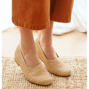 Vente en gros de pantoufles et sandales marocaines en raphia faites à la main, chaussures tissées écologiques pour femmes et hommes, fournisseur direct de commandes en gros - Product Image 1