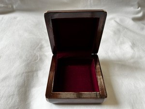 Caja de Almacenamiento de Joyas de Madera Hecha a Mano de Alta Gama con Incrustaciones de Nácar, Elegante Organizador para Accesorios de Joyería y Uso como Regalo - Product Image 2