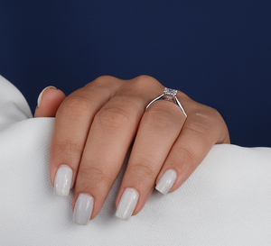 Bague de fiançailles en or 14 carats avec diamant de laboratoire taille princesse 1,00 CT VVS2 F certifié IGI plaqué rhodium Bijoux fins pour femmes - Product Image 6