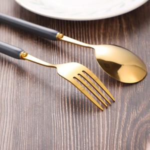 Juego de cubiertos de acero inoxidable y metal de calidad superior para servir comida, vajilla, diseño atractivo, tapa de Color dorado y mango gris - Product Image 2