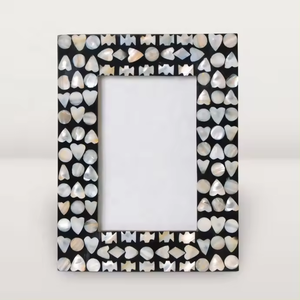 Cadre photo en MDF de nouvelle conception en deux couleurs avec incrustations d'os et de corne pour la décoration classique de la maison, de l'hôtel et du restaurant - Product Image 1