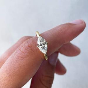 Bague de fiançailles élégante en diamant de laboratoire taille marquise East West, solitaire avec diamant marquise de 1,26 carat, pour mariage stylé - Product Image 3