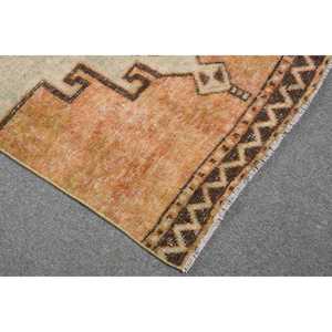 Tapis turc vintage, tapis de 2,7 x 11,8 pieds, tapis jaune à bordures - Product Image 5