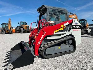 รถตักล้อยางขนาดเล็ก Takeuchi TL8R2 รุ่นใหม่ ปี 2024 พร้อมห้องโดยสาร ระบบปรับอากาศ ระบบควบคุมแบบ Pilot คัปปล์ไฮดรอลิกแบบ Standard Flow และบุ้งกี๋ - Product Image 3