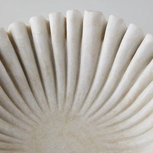 ชามแกะสลักสีขาวตกแต่งด้วยขอบกระเพื่อมชิ้นงานศิลปะที่ทำด้วยมือสำหรับห้องนั่งเล่นห้องครัวการให้บริการหรือการตกแต่งร่วมสมัย - Product Image 4