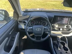 Toyota Highlander XLE 2021 - Product Image 3