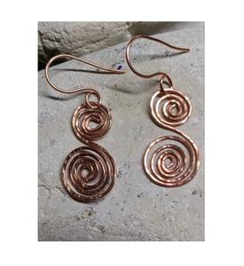 Bagues d'oreille en cuivre pur pour femme traditionnelle Bracelets en acier inoxydable poli de conception personnalisée pour la mode et le cadeau - Product Image 1