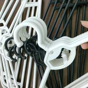 Nouveau cintre en plastique de la manufacture du Vietnam largeur d'épaule rotative à 360 degrés taille 41cm de long avec 2 couleurs noir et blanc - Product Image 6