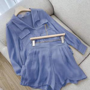 Conjunto de dos piezas de verano para mujer, camisa y pantalones cortos de manga corta con botones, traje informal transpirable ecológico de Color sólido, LICRA/algodón - Product Image 3